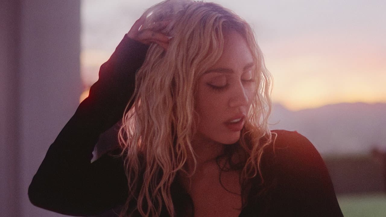 Miley Cyrus - Endless Summer Vacation (Backyard Sessions) still 2