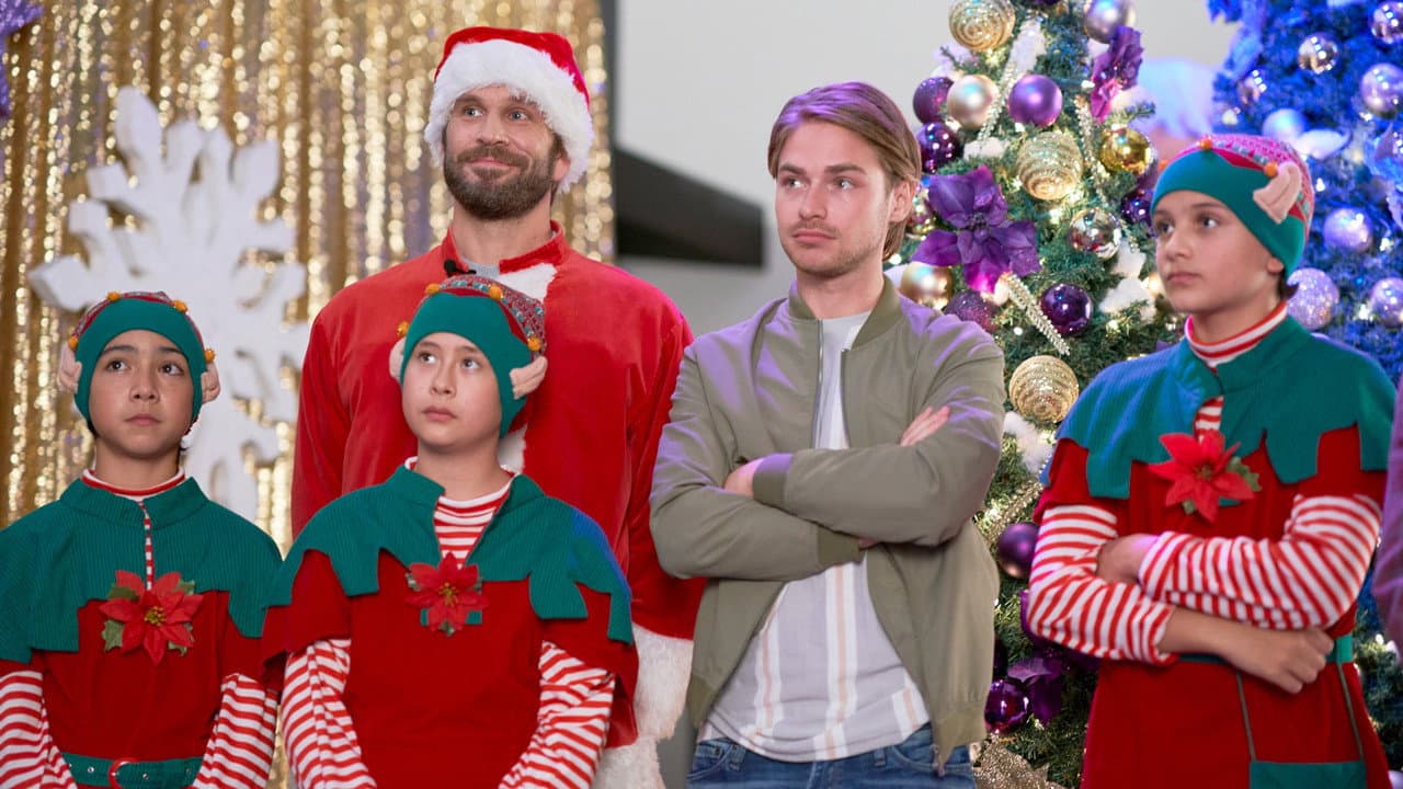 The Christmas Contest still 5