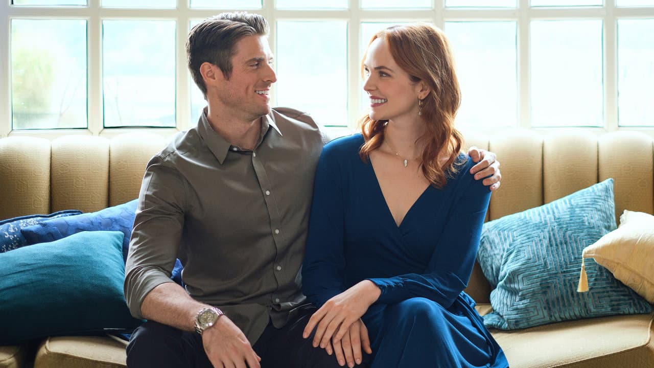 Love on Harbor Island still 2