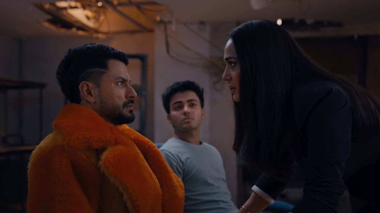 Vibe Review: Kunal Kemmu's Hindi Action-Comedy Shines still 4